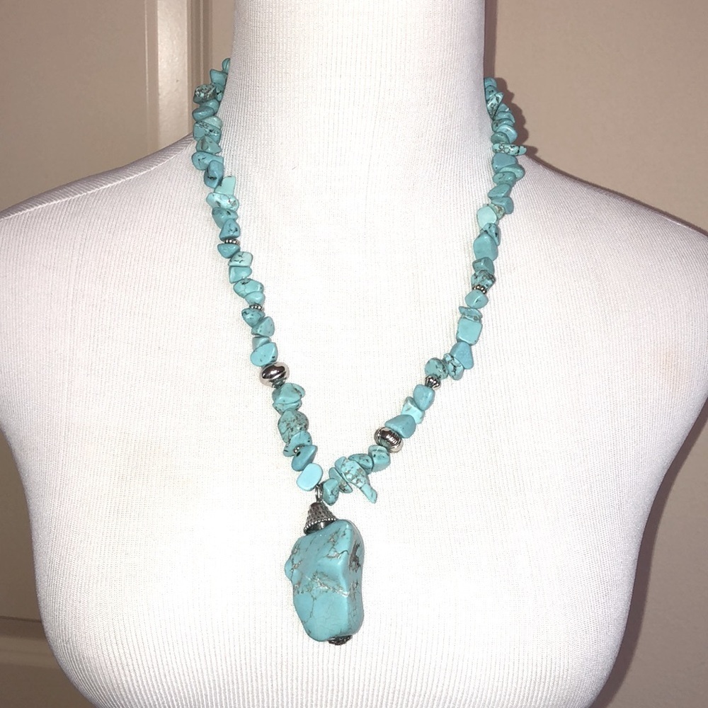 NWOT Blue stone necklace